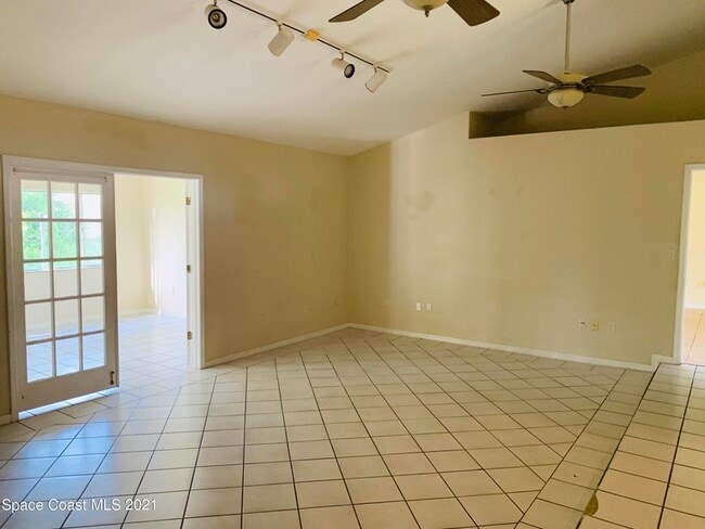 Photo - 1337 Helvenston St NW