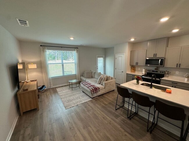 Photo - 231 Hazel Ln