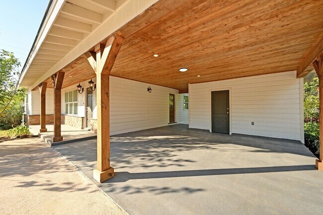 Photo - 1900 Cedar Ave