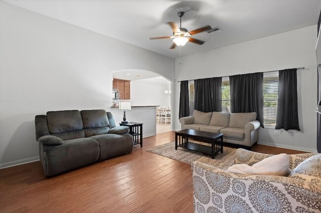 Photo - 2022 Borthwick Ln