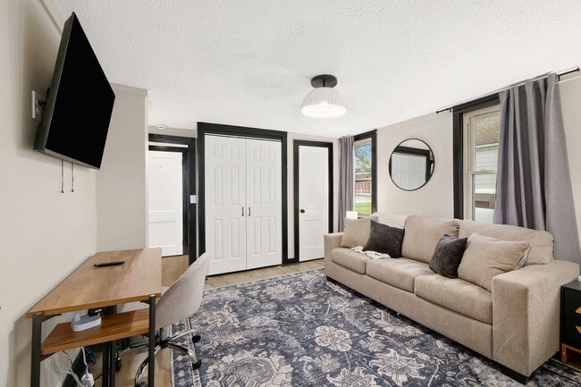 Photo - 230 S Jefferson St Unit ID1061090P