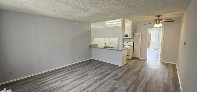 Building Photo - Burbank Oaks Apartments