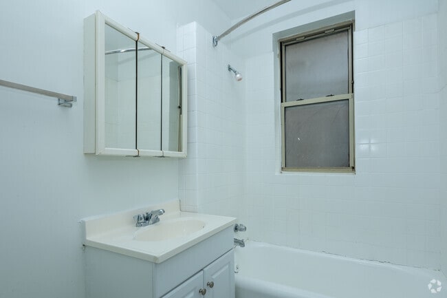 Studio - 390SF - 2Sisters Apartments