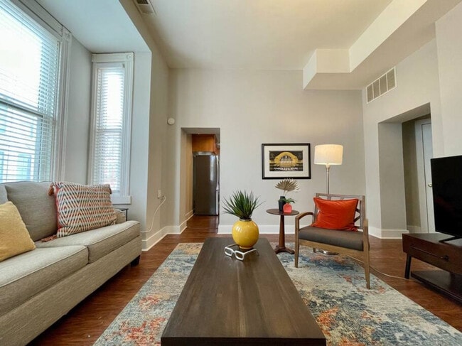 Building Photo - 812 Dayton St Unit ID1056021P