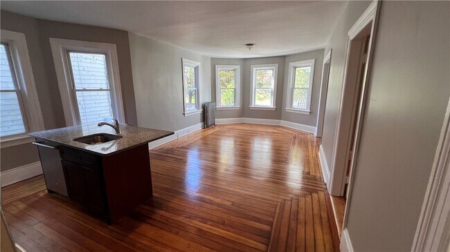 Photo - 93 Raymond St