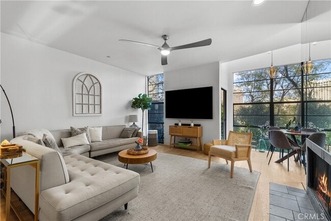 Building Photo - 3880 Fredonia Dr Unit D