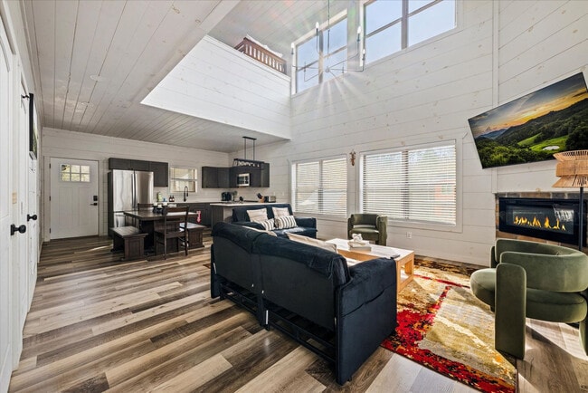 Photo - 532 Warbonnet Wy Unit ID1022145P