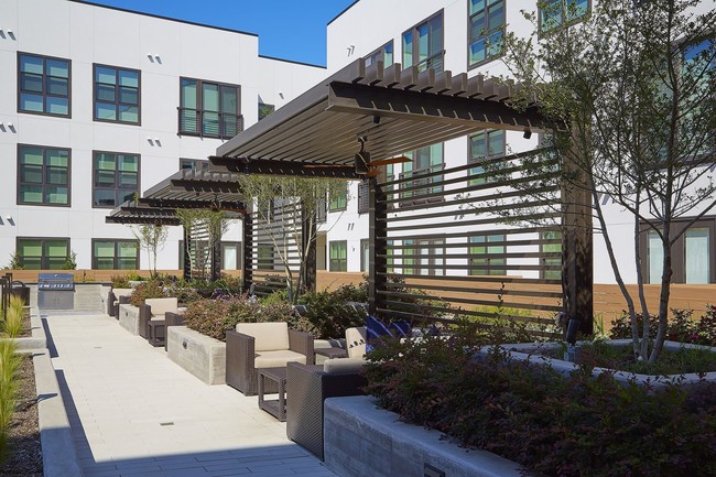Pool Side Cabanas - Harvest Lofts