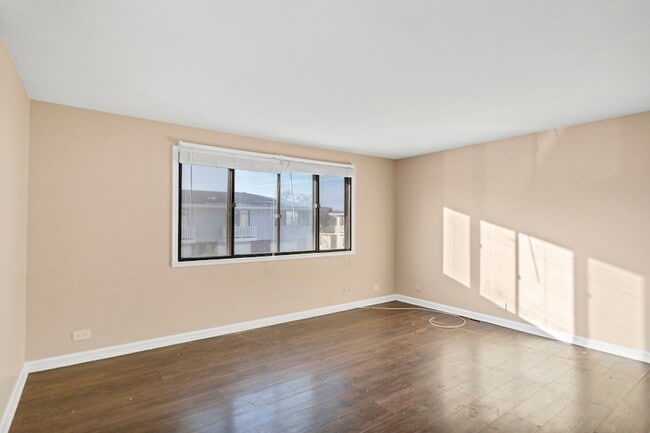 Photo - 107 Tonset Ct