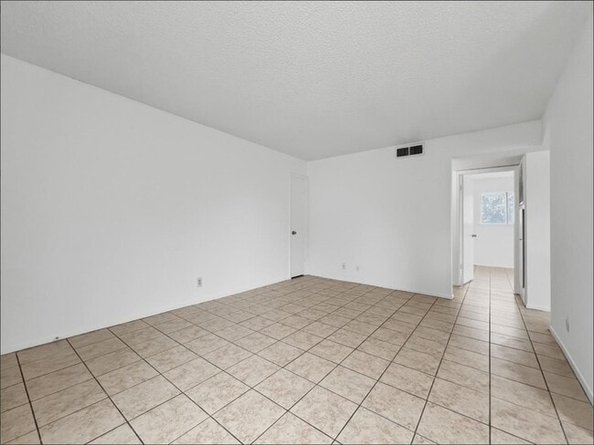 Photo - 3427 Willowrun Dr Unit D