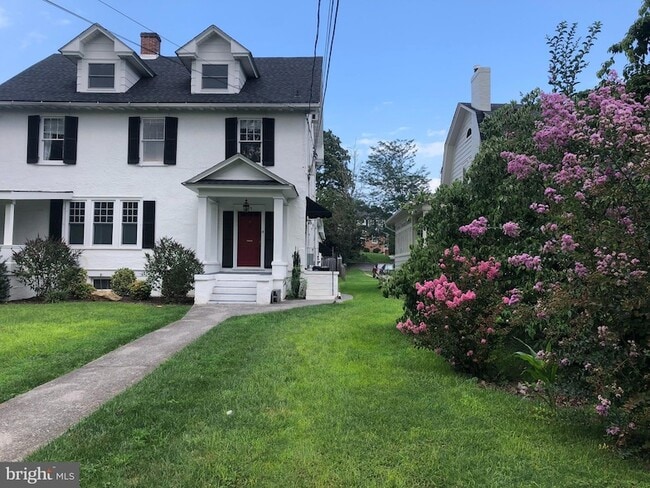 Building Photo - 21 S Stewart St Unit 4