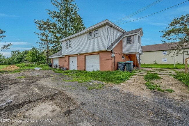 Building Photo - 664 Laurel Dr Unit Rear