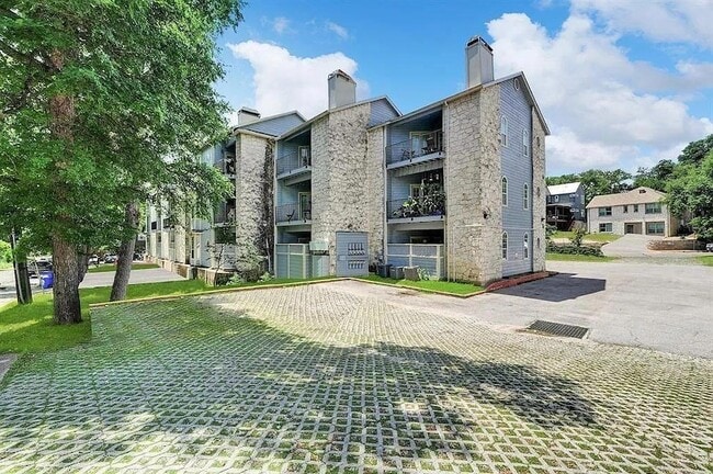 Building Photo - 3111 Tom Green St Unit 204