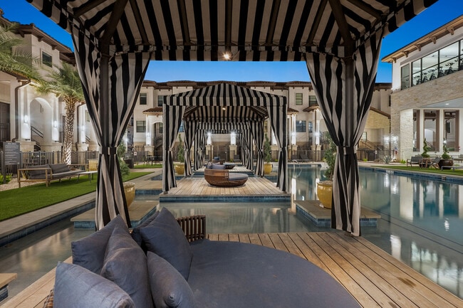 Photo - Domain Memorial