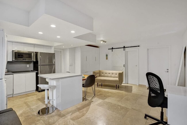 Building Photo - 3215 NE 7th St Unit SI FL2-ID1504119P