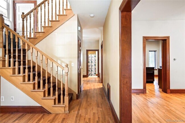 Photo - 840 Emerson St