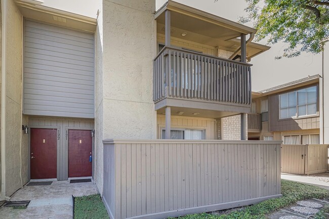Building Photo - 1900 Bay Area Blvd Unit 121