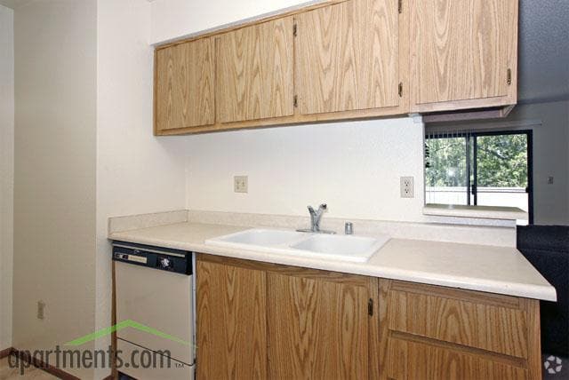 Kitchen - Antelope Creek Apartments