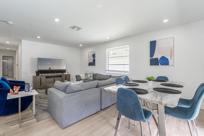 Photo - 825-827 Southwest 14th Street-SI FL1-ID1475658P Unit SI FL1-ID1475658P