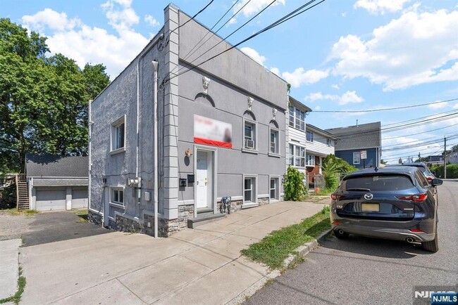 Building Photo - 87 MacArthur Ave Unit 2