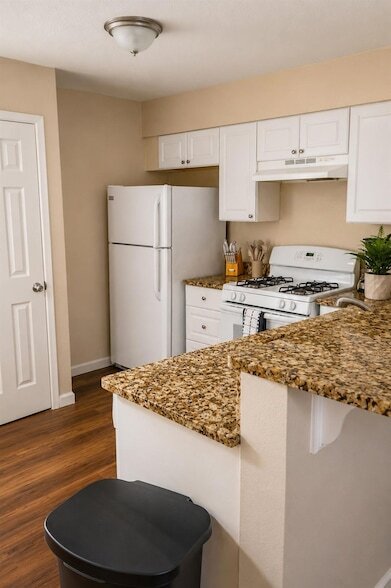 Building Photo - 4903 Merritt Dr Unit D