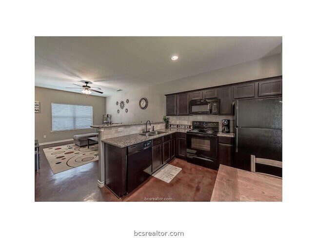 Photo - 129 Watson St