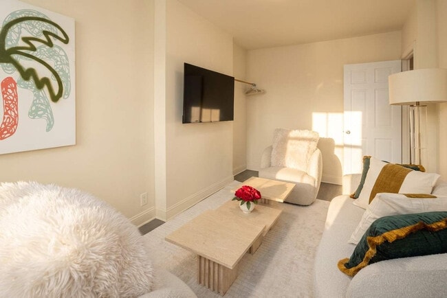 Photo - 381 1/2 Graham Avenue-SI ID1539413P Unit SI ID1539413P