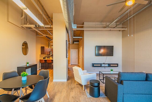 Building Photo - 1275 E University Dr Unit ID1281427P