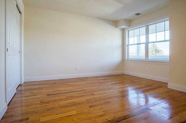 Photo - 40 Cedar Swamp Rd Unit 1005
