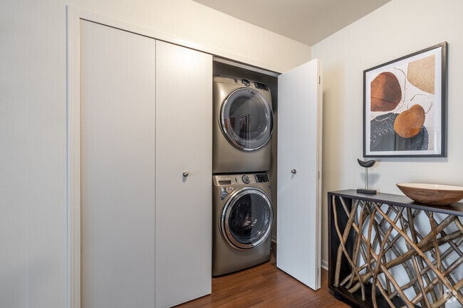 2BR, 1BA - 960SF - In-Unit Laundry - Miles Apartments