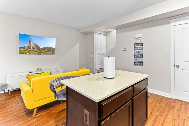 Photo - 701 E Kirby St Unit ID1228637P