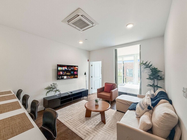 Building Photo - 1240 Cadwallader St Unit ID1264162P