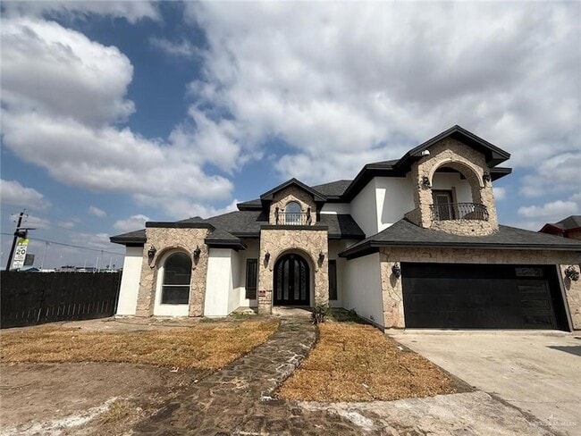 Building Photo - 801 Alameda Dr