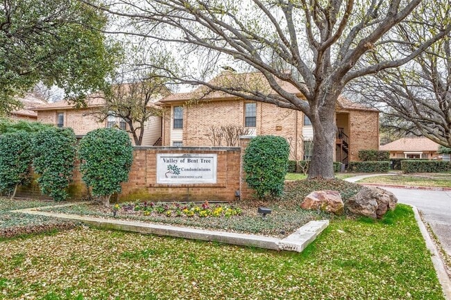 Photo - 16301 Ledgemont Ln Unit 283