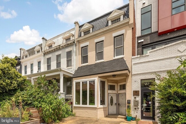 Building Photo - 730 15th St SE