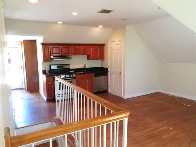 Building Photo - 1072 River St Unit 5