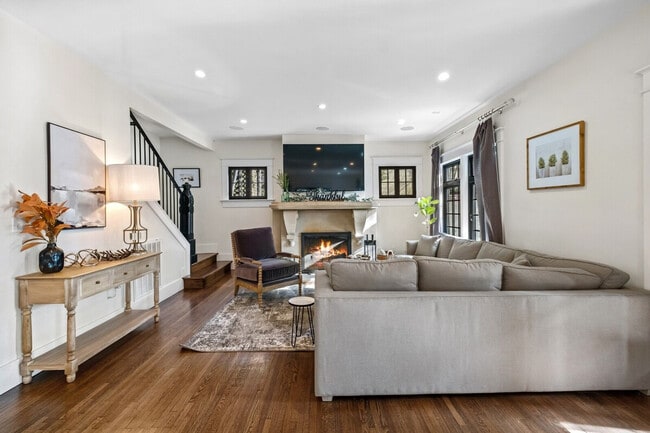 Photo - 318 E Dickson St Unit ID1221823P