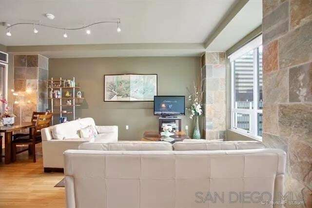 Photo - 350 W Ash St Unit 811