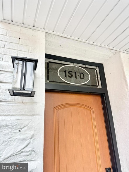 Photo - 151 N York St