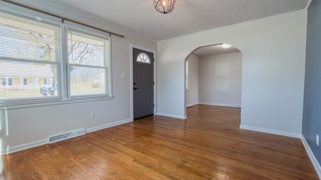 Photo - 311 3rd Ave NW