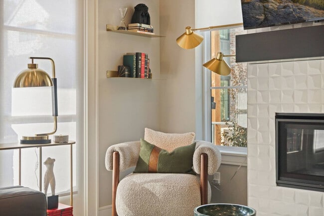 Photo - 225 W 1st St Unit ID1259094P