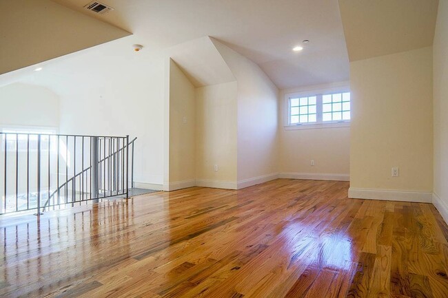 Photo - 40 Cedar Swamp Rd Unit 1005