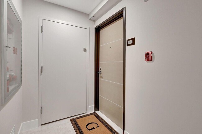 Building Photo - 5460 N Ocean Dr Unit 7A