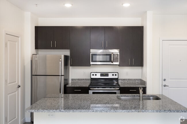 1BR, 1BA - 820SF - Kitchen - Diamond North Apartments