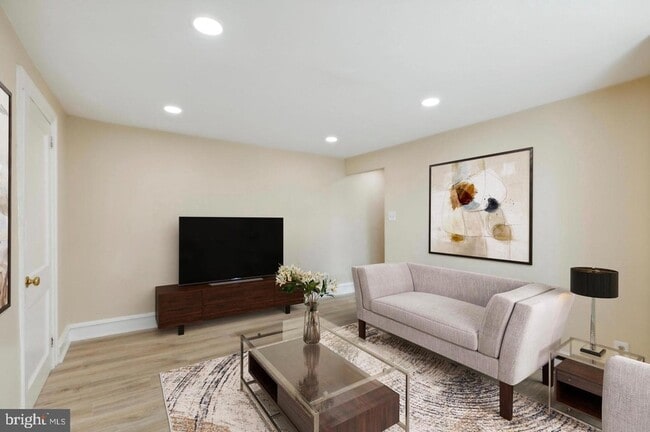 Photo - 264 Walnut St