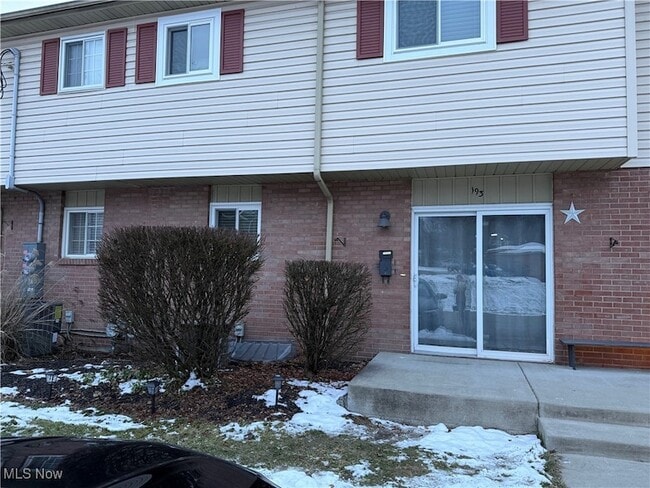 Photo - 193 Surrey Ln