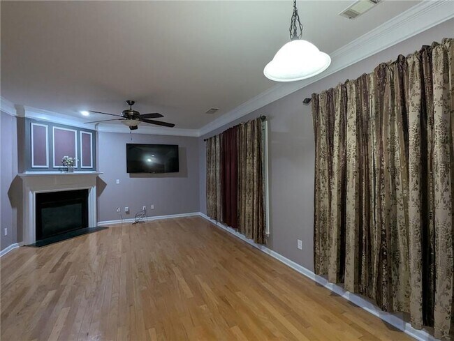 Photo - 815 Earlham Dr