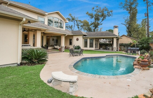 Photo - 1611 Lynnview Dr