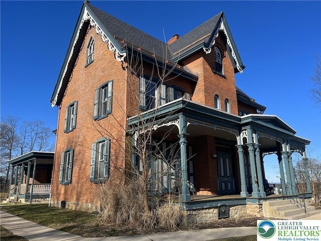 Building Photo - 146 S Church St Unit 5