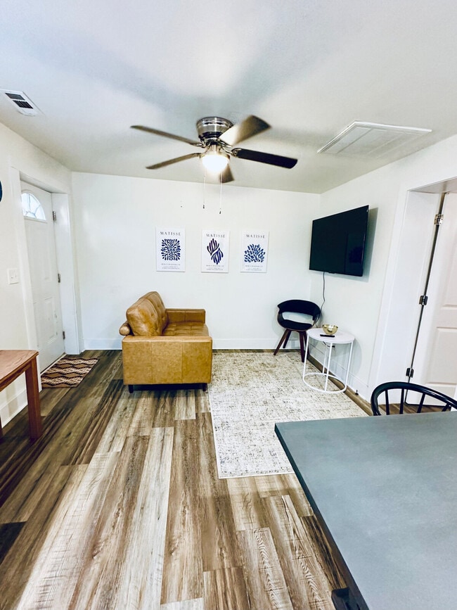 Building Photo - 115 Colonial Ave Unit ID1234788P